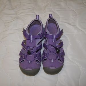 Keen sandles